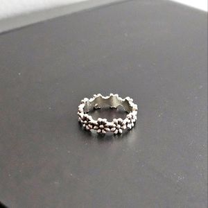 FASHION  INTO THIS SIZE 7 FLORAL ANTIQUE VIBE DAISIES ETERNITY BAND SILVER RING
